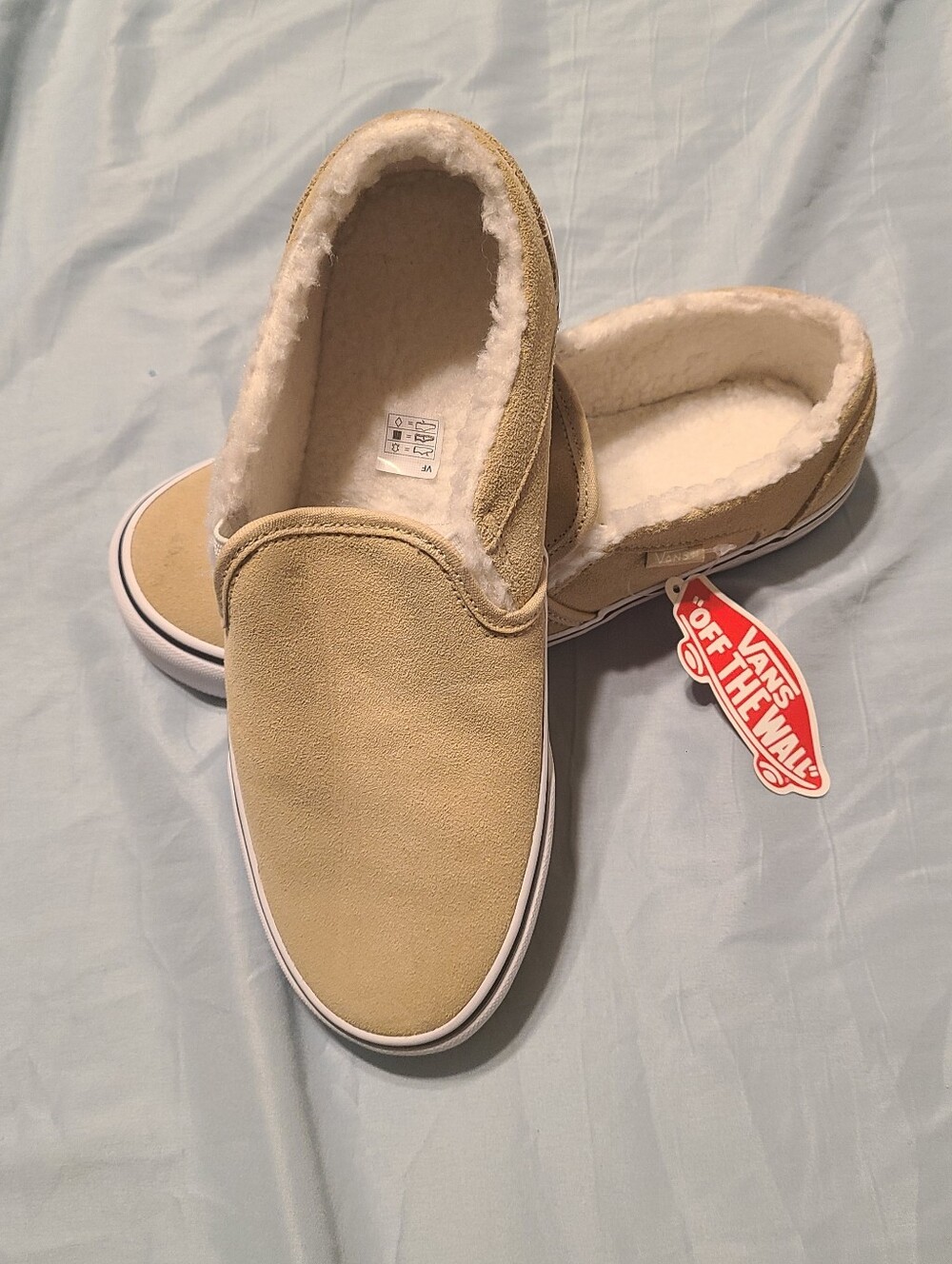 Vans Womend Slip-On with Faux Fur Lining — Beige